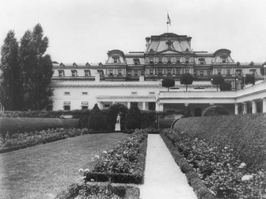1921 rose garden in 1921.jpg
